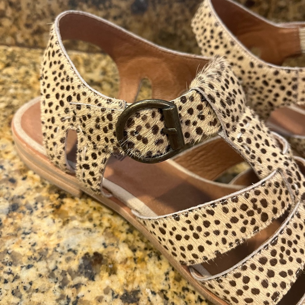 Jeffrey Campbell Angora Calf Hair Cheetah or Leopard Flats Sandals Size 7 - Picture 3 of 9